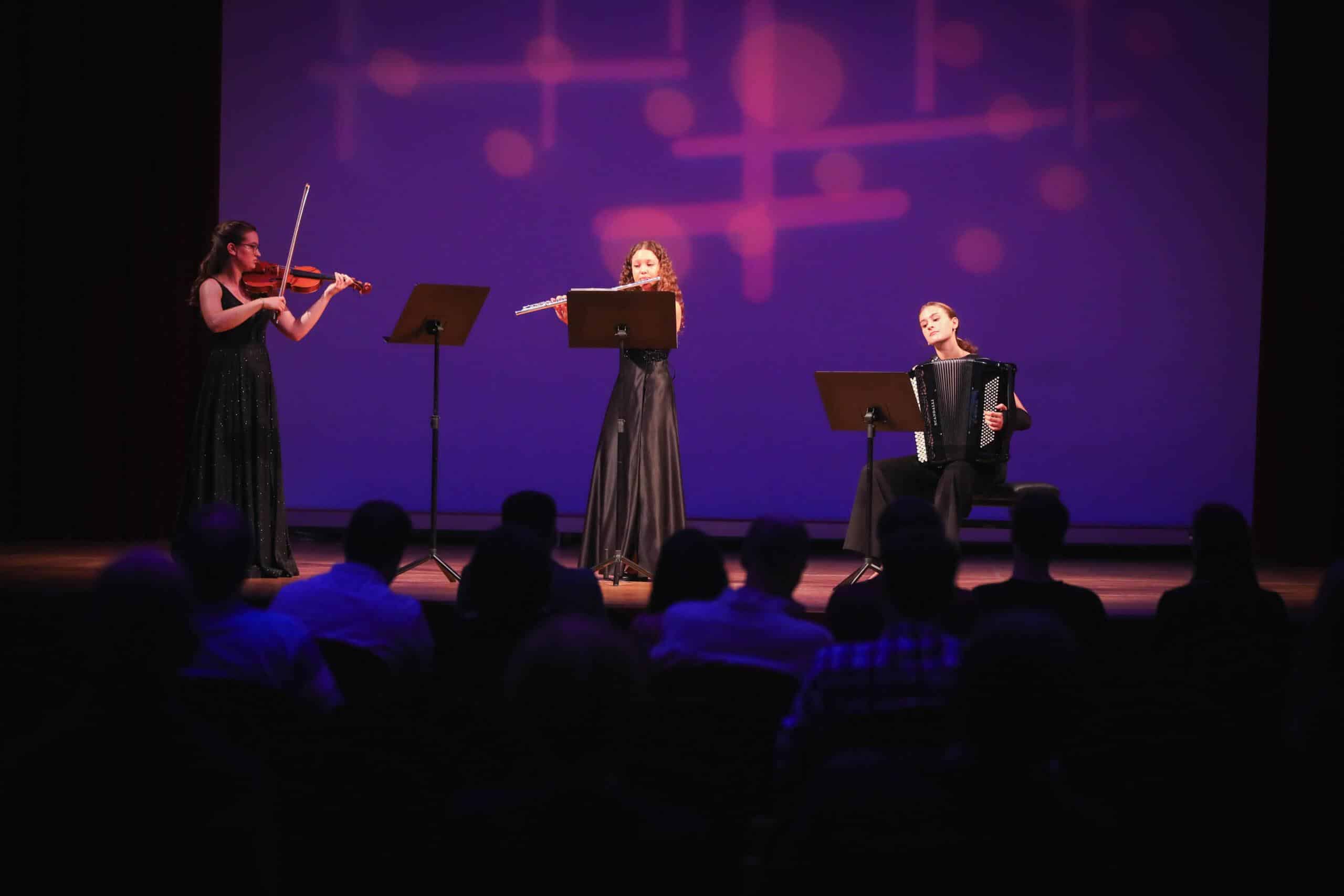 Prvonagrajenci tekmovanja TEMSIG 2024 Trio Risus Musicorum | Salon glasbenih umetnikov | Festival Lent | 25. 6. 2024