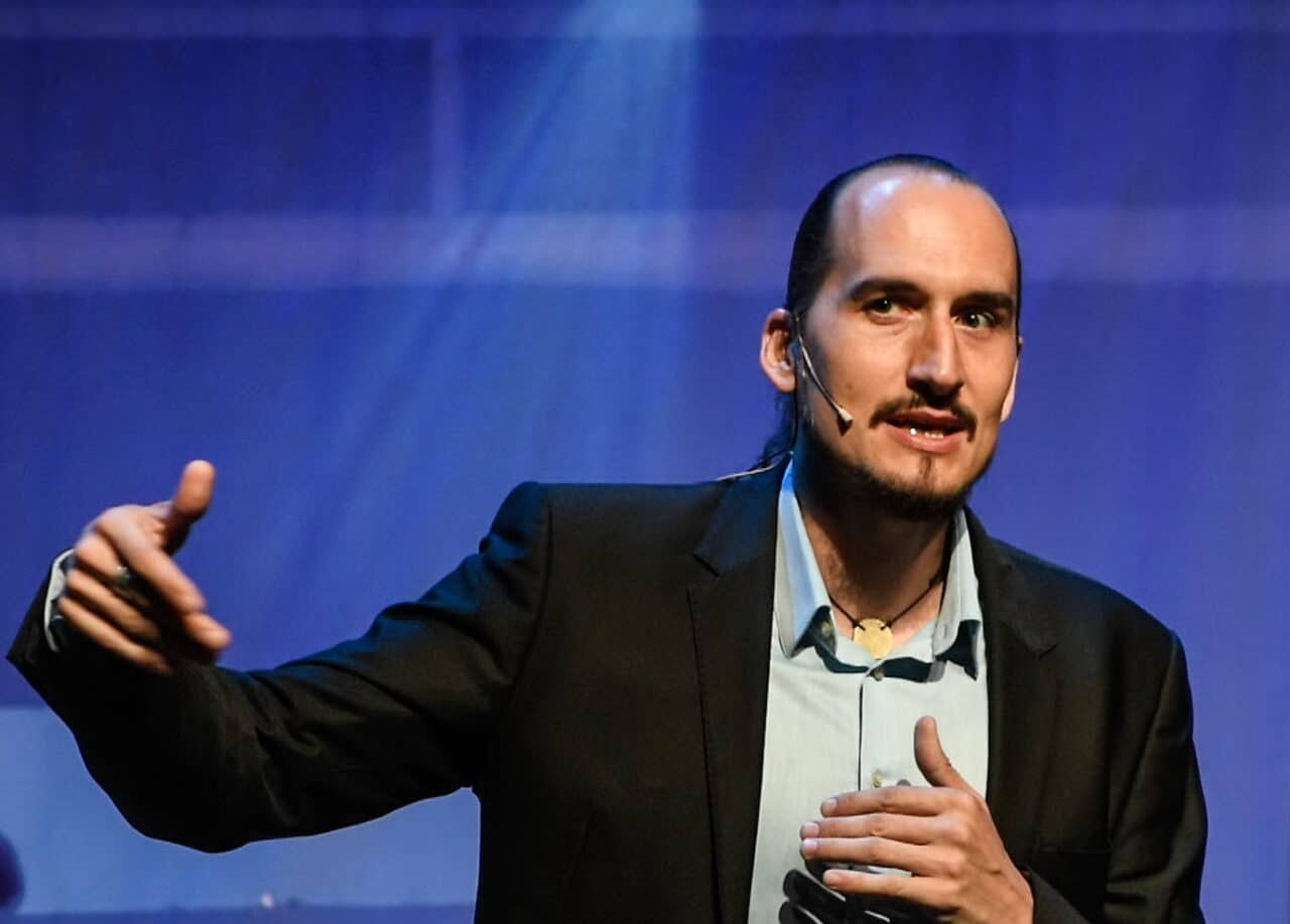 Strast, dojenček in rompompom