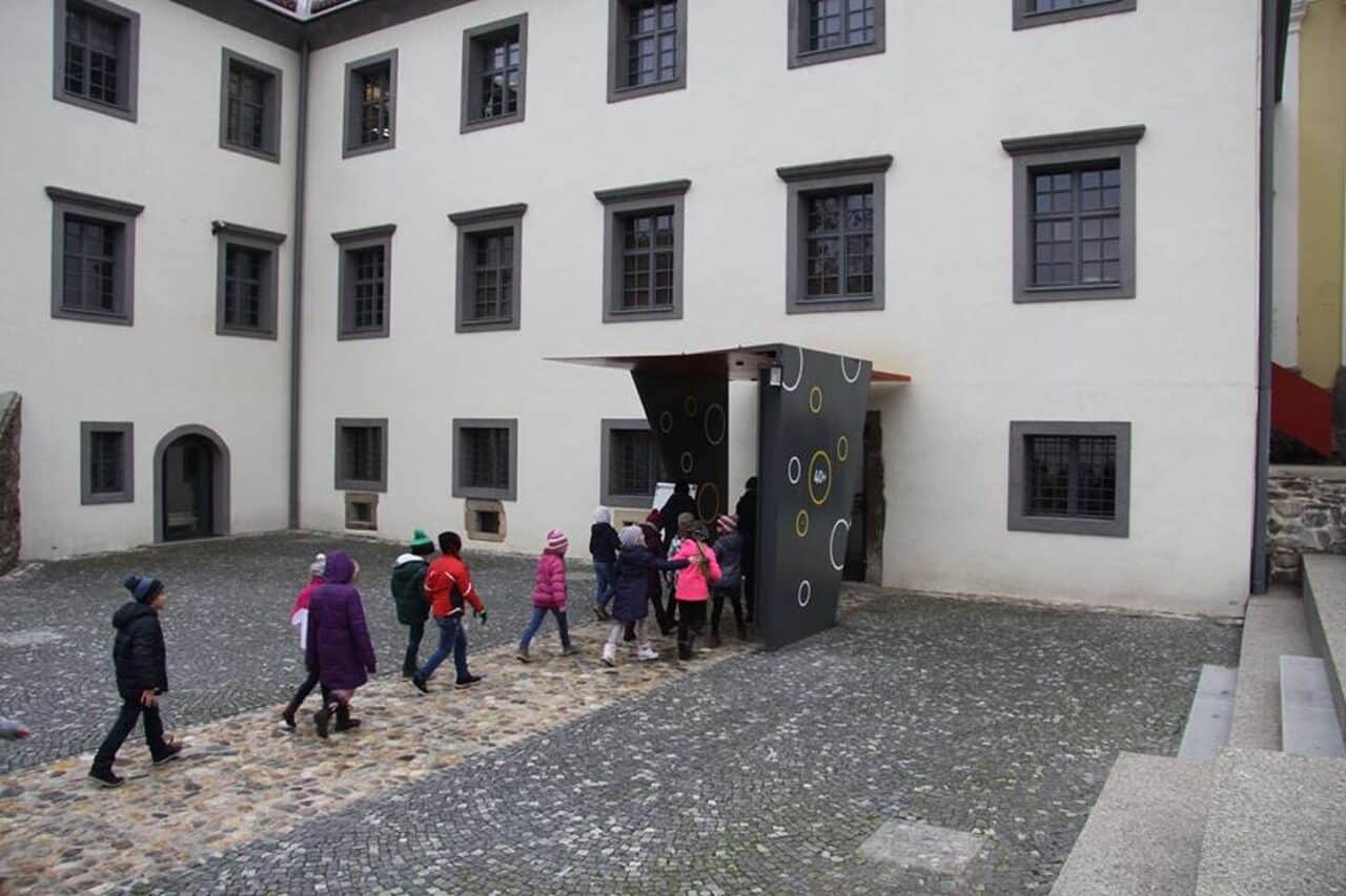 Senčna gledališča doma in po svetu