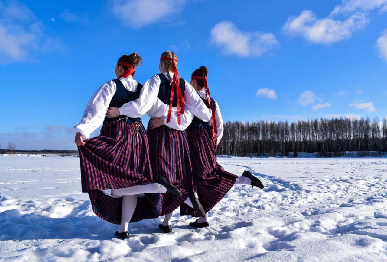 Folkart v mestu – Finska, Paragvaj, Romunija