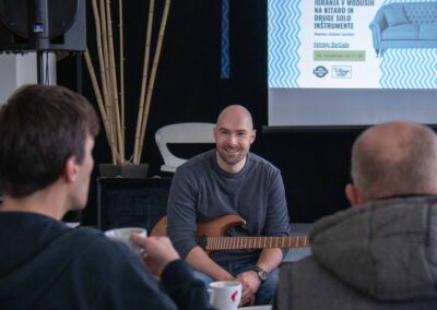 Coda kavč delavnica: 4 akordi, 20 pesmi