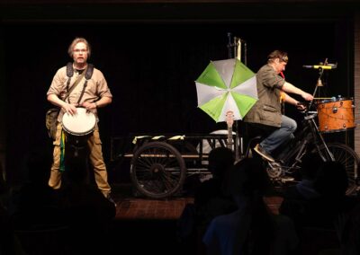 ZABOBNAJ ZGODBO O DREVESU Zasnova, scenarij: Franci Krevh Glasba: Miloš Simić Režija: Kajetan Čop Cankarjev dom, marec 2022