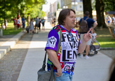 Rajzefirbčni sprehod Za:Lentanje | Živa dvorišča | Festival Lent | foto Dolar Media | 22. 6. 2024