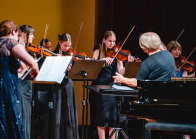 Godalni orkester Poletne glasbene šole, Mark Lev Krajnc, Filip Runjak | Salon glasbenih umetnikov | Festival Lent | foto Žan Osim | 25. 6. 2025