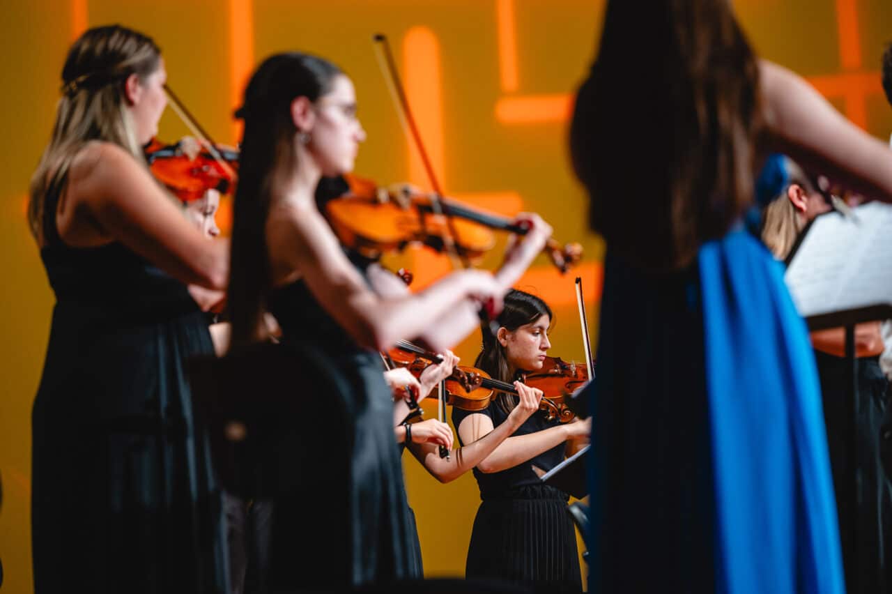 Godalni orkester Poletne glasbene šole, Mark Lev Krajnc, Filip Runjak | Salon glasbenih umetnikov | Festival Lent | foto Žan Osim | 25. 6. 2025
