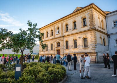 Vodeni ogled skozi stavbo nekdanje kaznilnice | Festival Maribor | foto Žan Osim | 17. 9. 2025