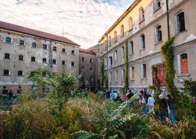 Vodeni ogled skozi stavbo nekdanje kaznilnice | Festival Maribor | foto Žan Osim | 17. 9. 2025