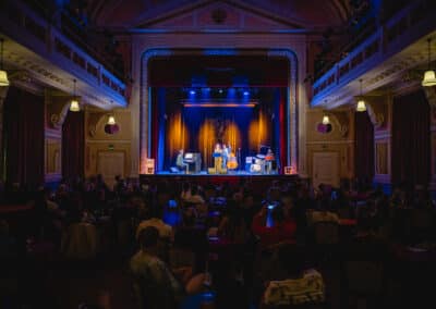 Zimzeleno-in-nekaj-modrega-za-lahko-noc-Festival-Maribor-foto-Zan-Osim-13.-9.-2025-11