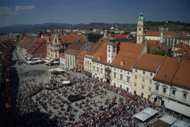 100 bobnarjev s Sokijem