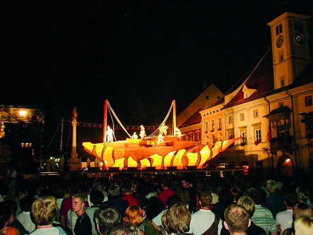 Jadra in Vetrovi, Xarxa Theater, 2. 7. 2000, Ulično gledališče, Glavni trg