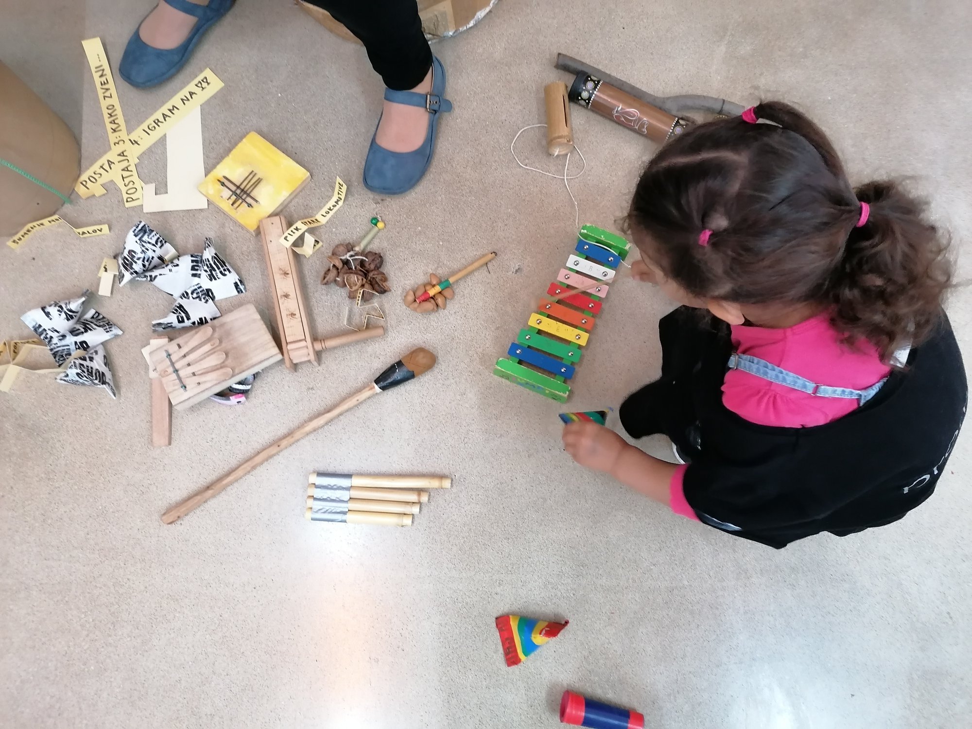 Igrajmo se z glasbo in Špela Huzjak