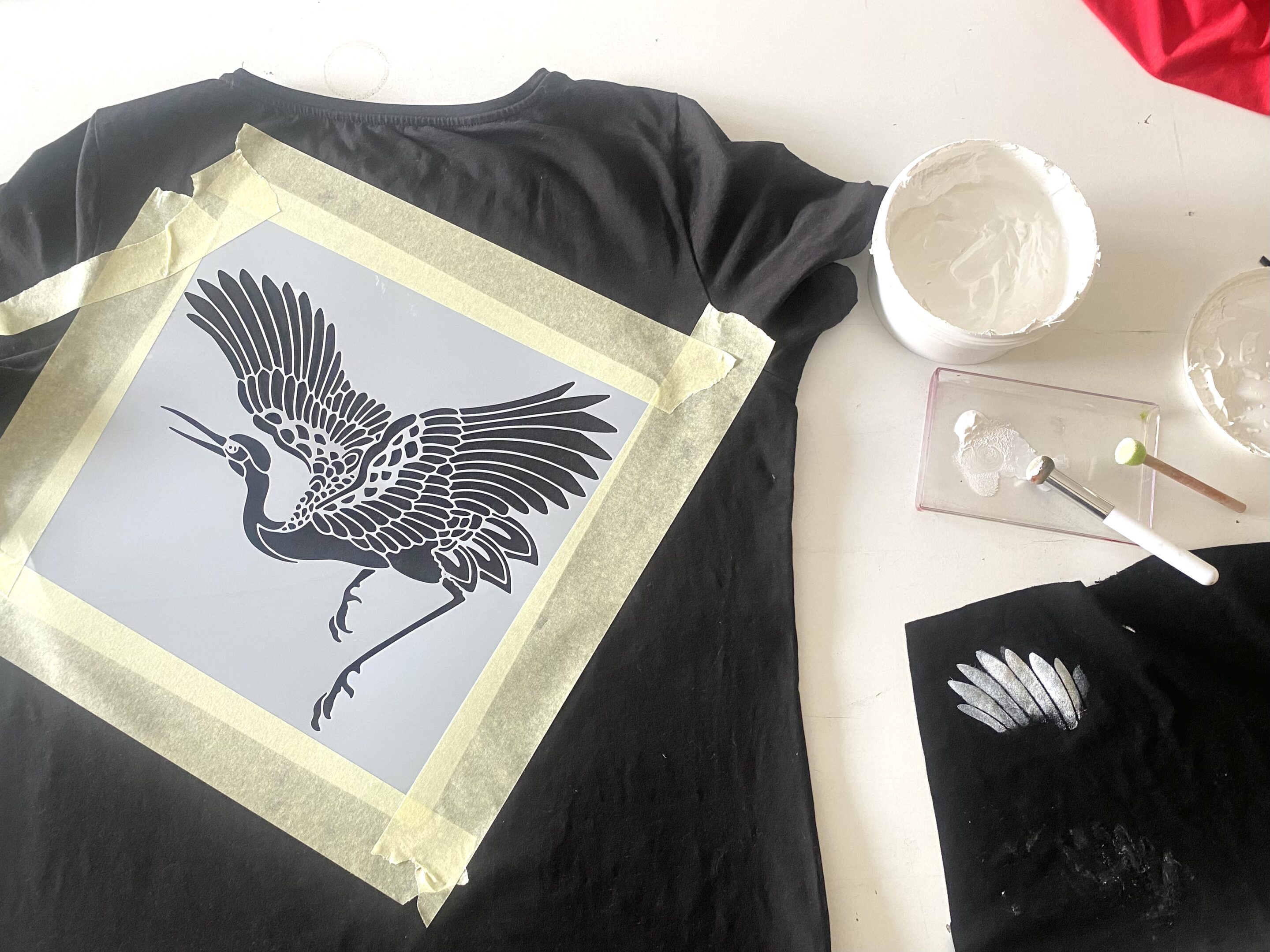 Tisk na tekstil s šablonami z Nino Holc