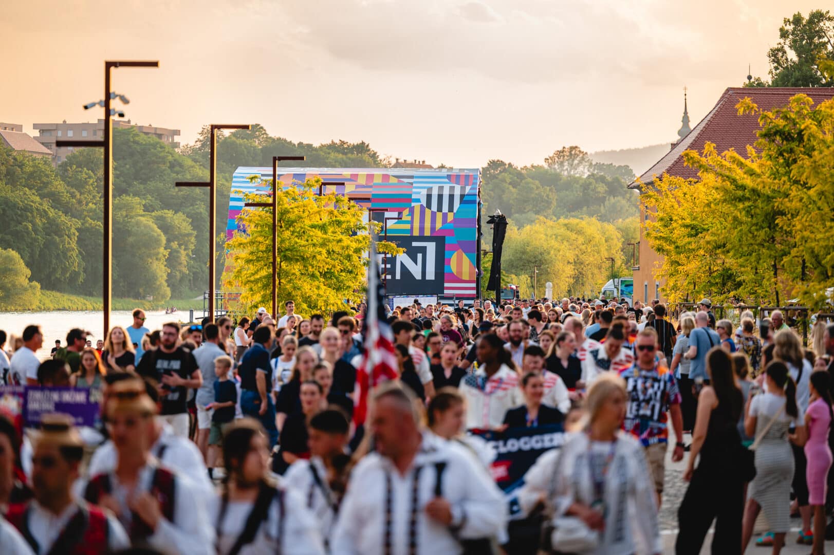 BEE koncept – Festivali kot oblika družbene terapije in povezovanja skupnosti