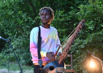 Maribum afriqui: Buče po afriško