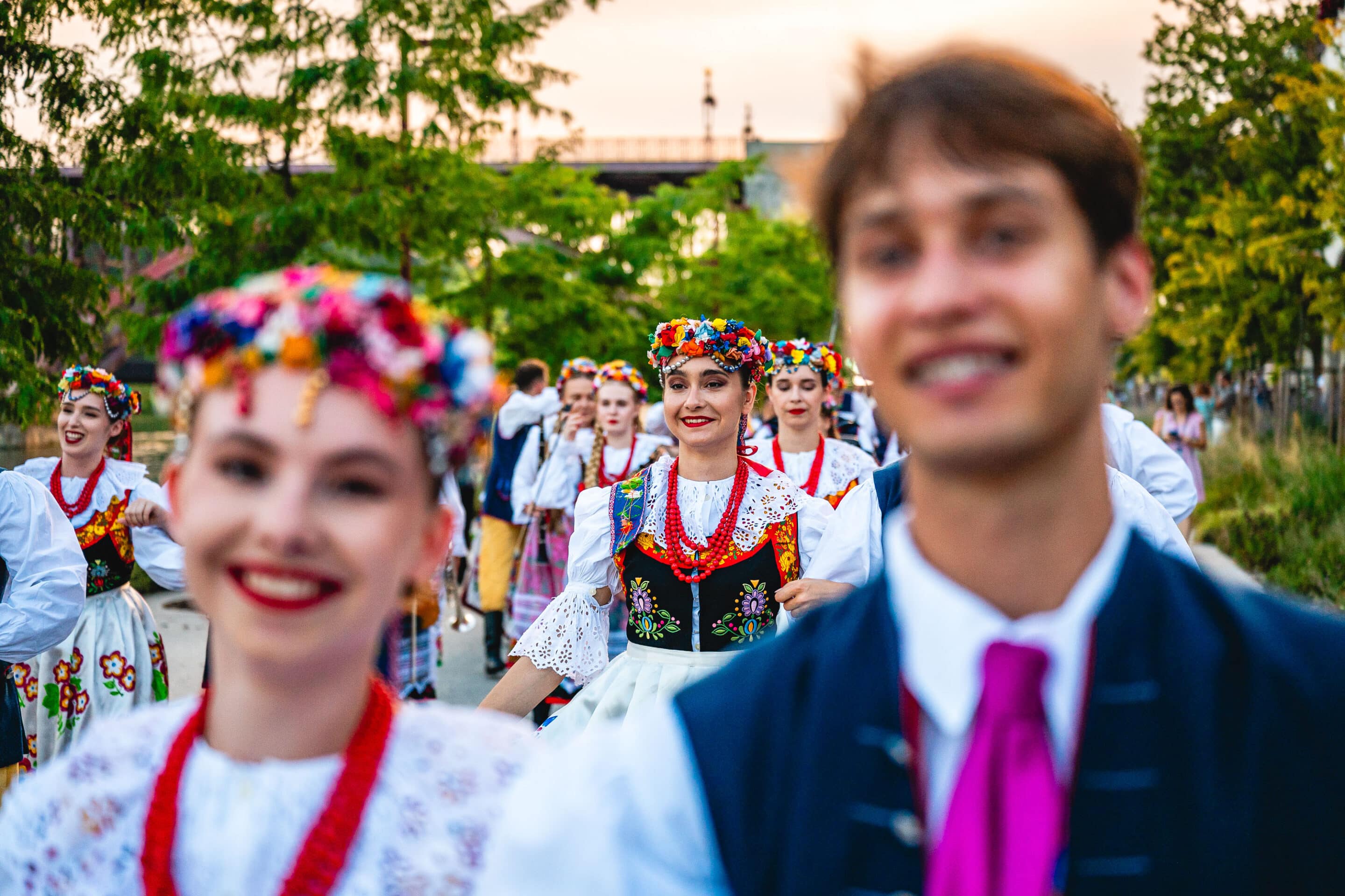 Pride Folkart, pride svet, pride vzklik: svetovno!