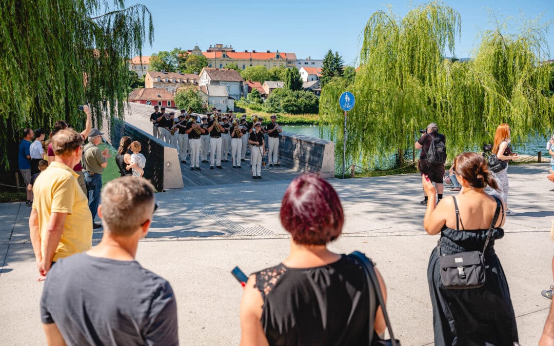 Povorka Pihalnega orkestra Pošta Maribor | Festival Lent | foto Žan Osim | 4. 7. 2026
