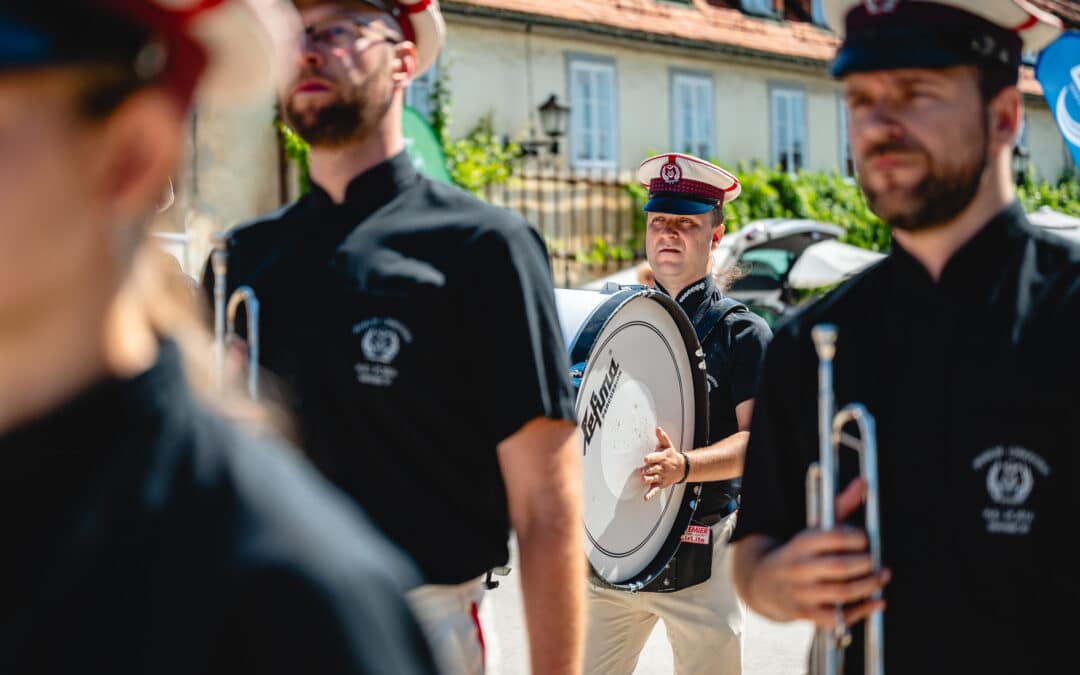 Povorka Pihalnega orkestra Pošta Maribor | Festival Lent | foto Žan Osim | 4. 7. 2026